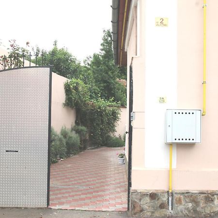 Yox Apartment 5 Oradea Exterior foto