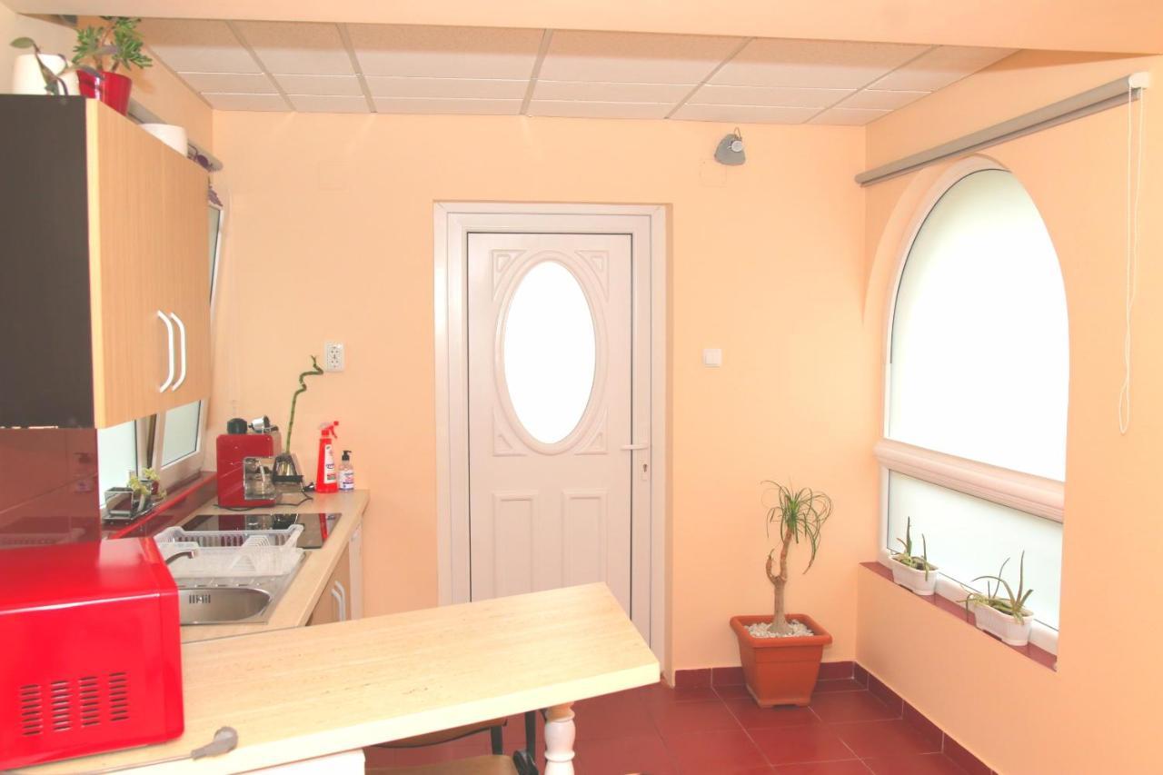 Yox Apartment 5 Oradea Exterior foto